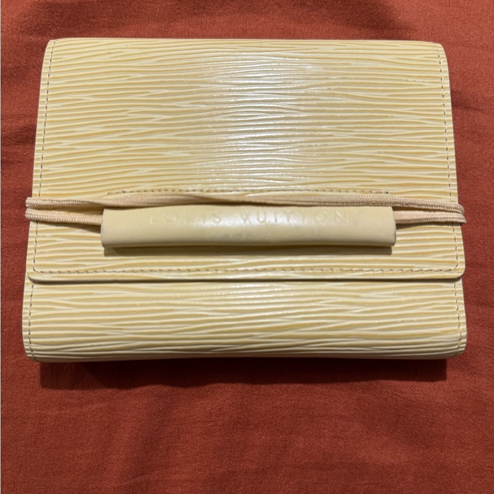 LV medium sized wallet epi yellow